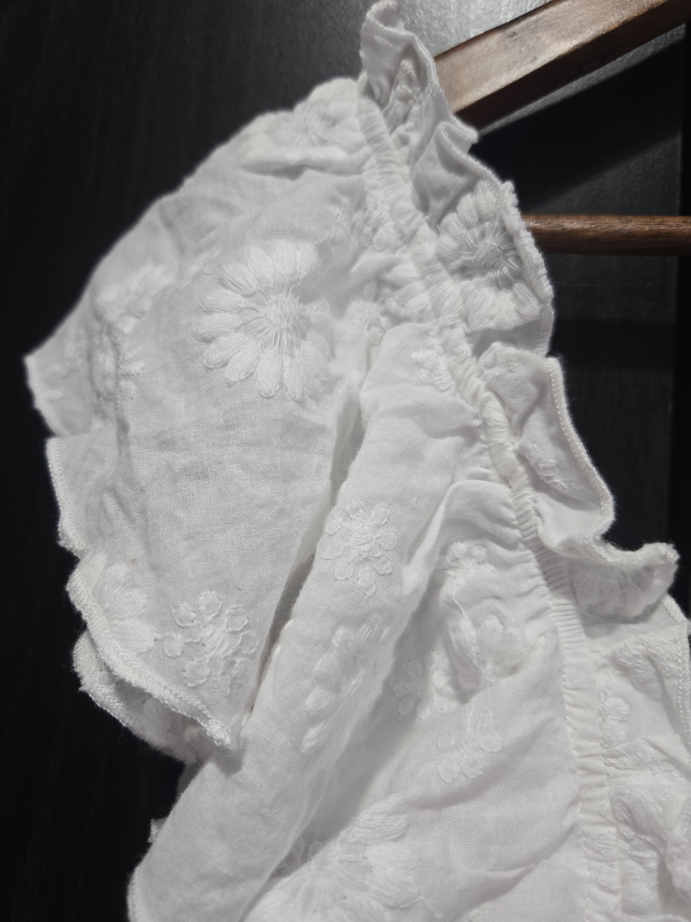 Altar'd State White Sunflower Ruffle Sleeve Crop Top Size XL NWT - Picture 5 of 9